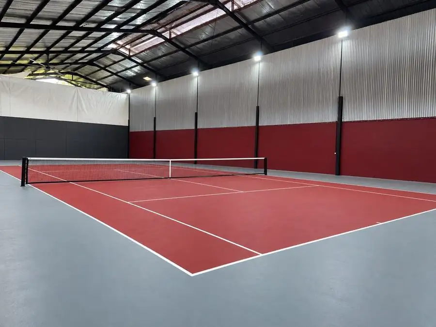 Tennis court net and baseline